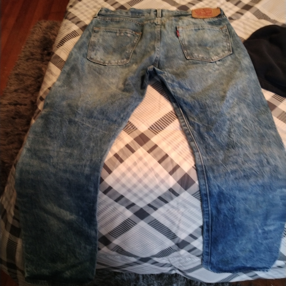 Levi distressed jeans